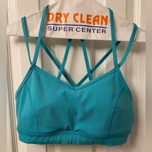 Women’s sports bra. Removable pads.